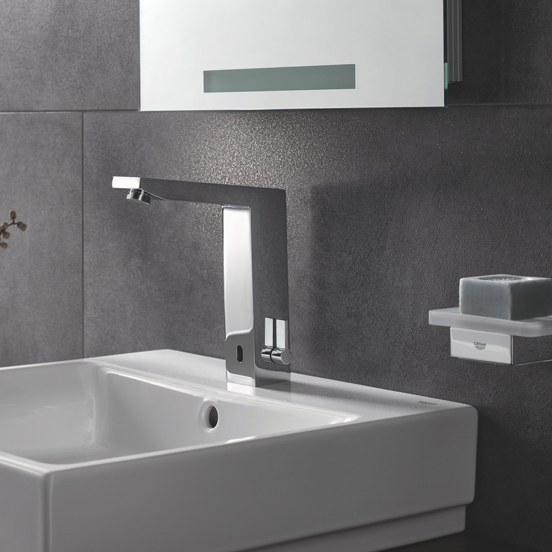 Bilde av GROHE EUROCUBE E berøringsfri kran 189mm tut/230V 1t m/bl t/h