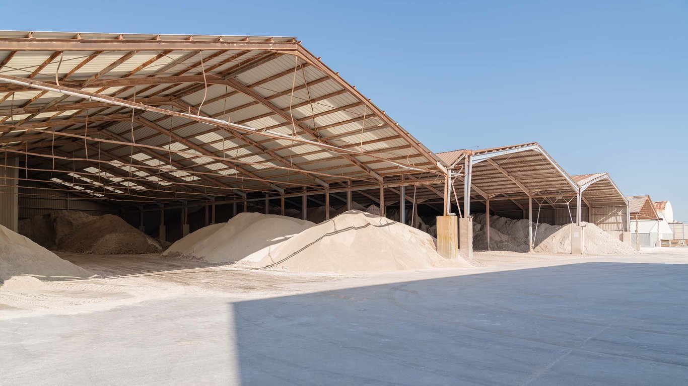 Bilde fra produksjonsområde hos flisleverandør.