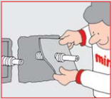 5. Monter mansjetter i multicoat ved rørgjennomføringer. Mansjettenes størrelse velges etter rørdiameter. Klem mansjetten fast til rør og underlag. Deretter påføres et dekkende topplag med Multicoat.