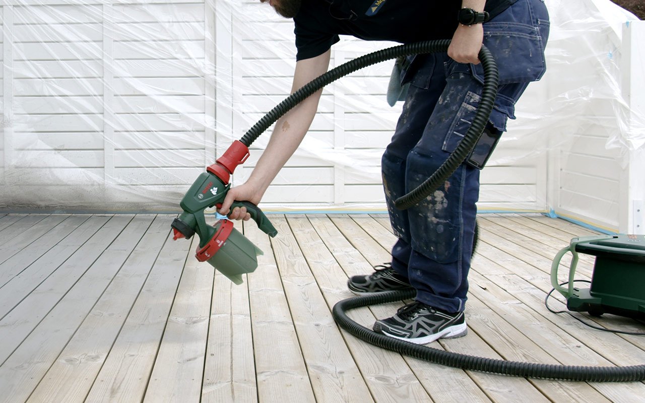 Beis terrassen med malesprøye