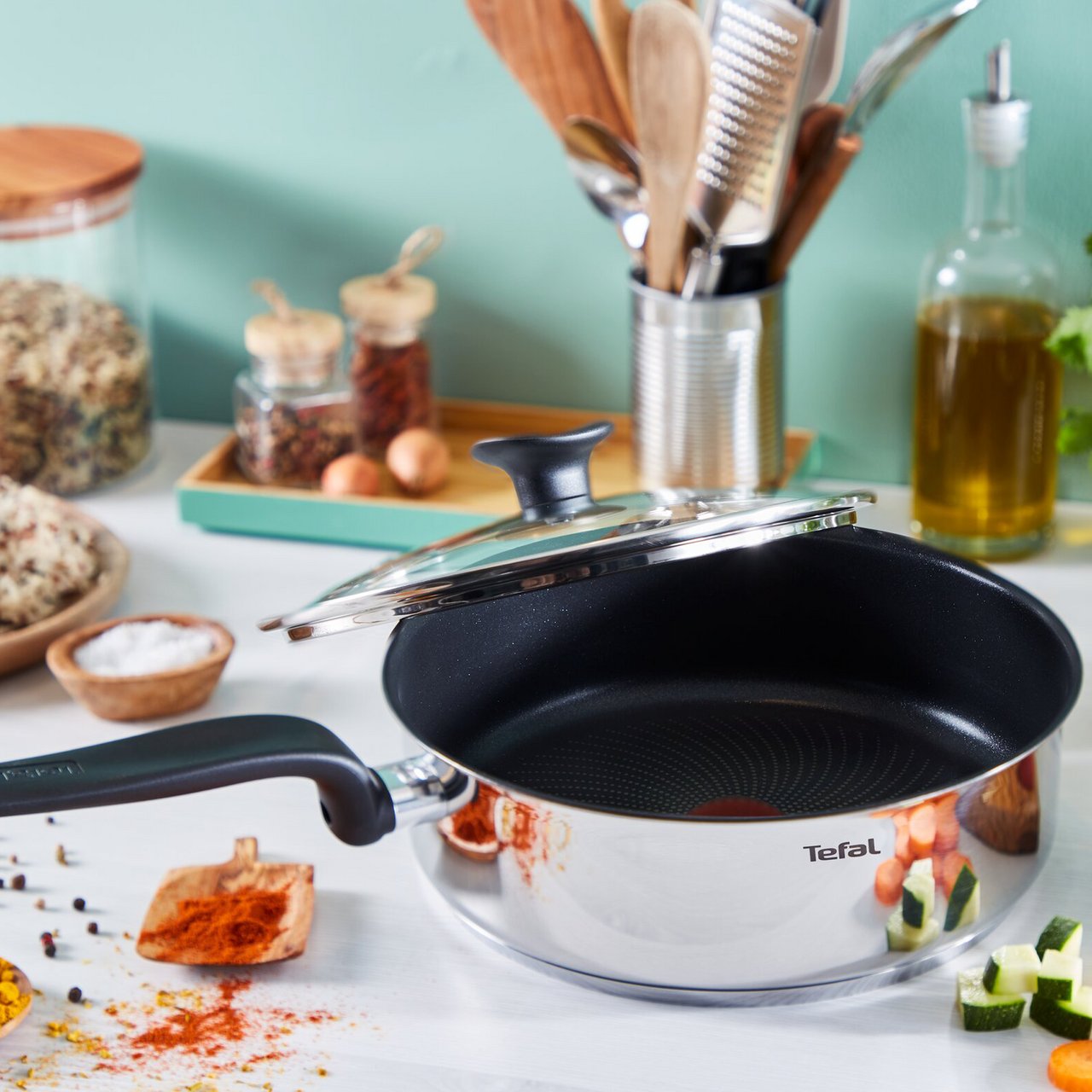 TEFAL PRIMARY SAUTÉPANNE 24 CM M/LOKK TEFAL PRIMARY SAUTÉPANNE 24 CM M/LOKK