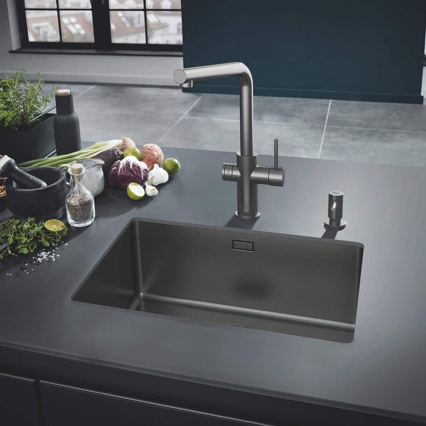 GROHE BLUE HOME KJØKKENARMATUR M/L-TUT OPPSTARTSSETT BØRSTET HARD GRAPHITE GROHE BLUE HOME KJØKKENARMATUR M/L-TUT OPPSTARTSSETT BØRSTET HARD GRAPHITE