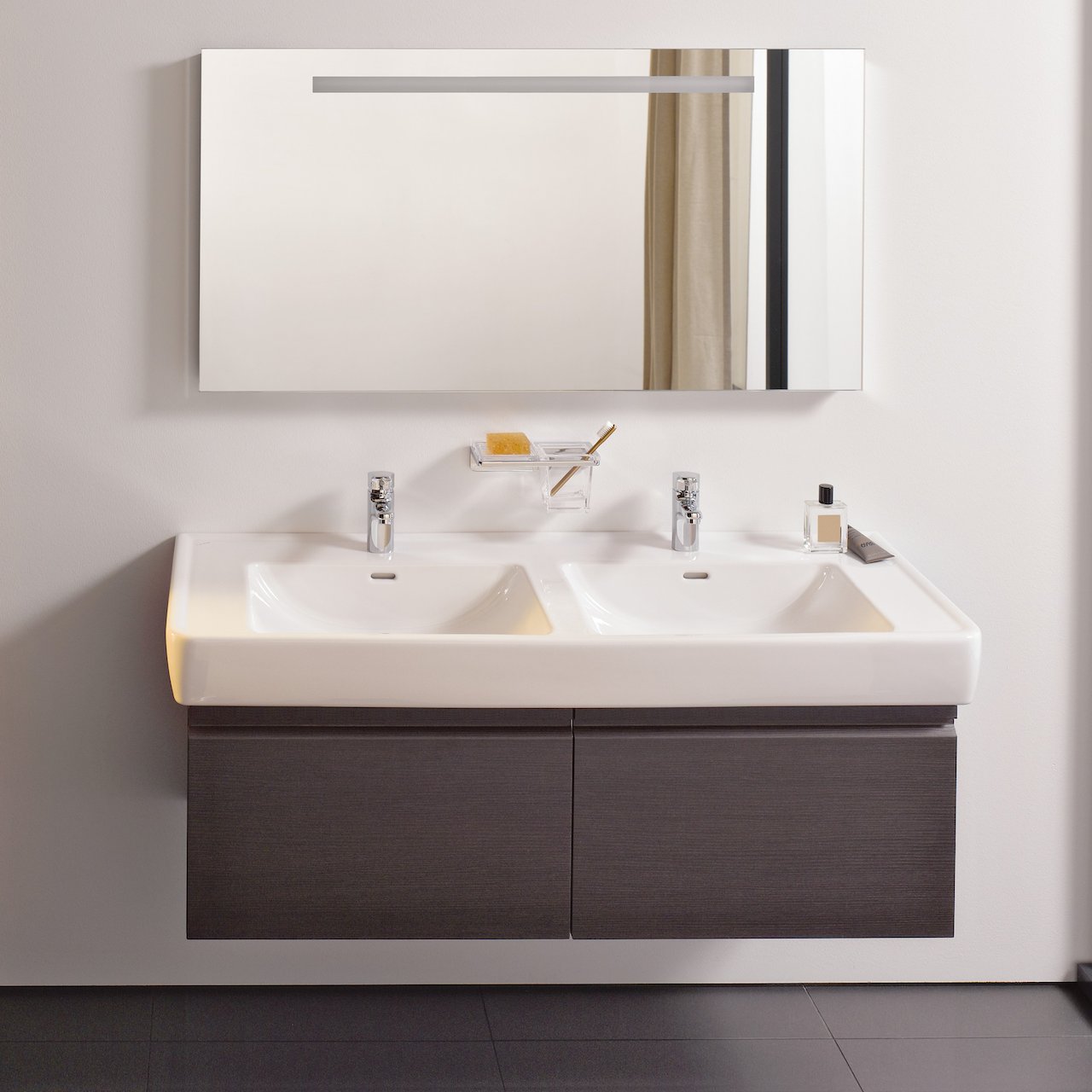 LAUFEN PRO SERVANTSKAP 122 CM 2 SKUFFER & 2 INNVENDIGE SKUFFER WENGE LAUFEN PRO SERVANTSKAP 122 CM 2 SKUFFER & 2 INNVENDIGE SKUFFER WENGE