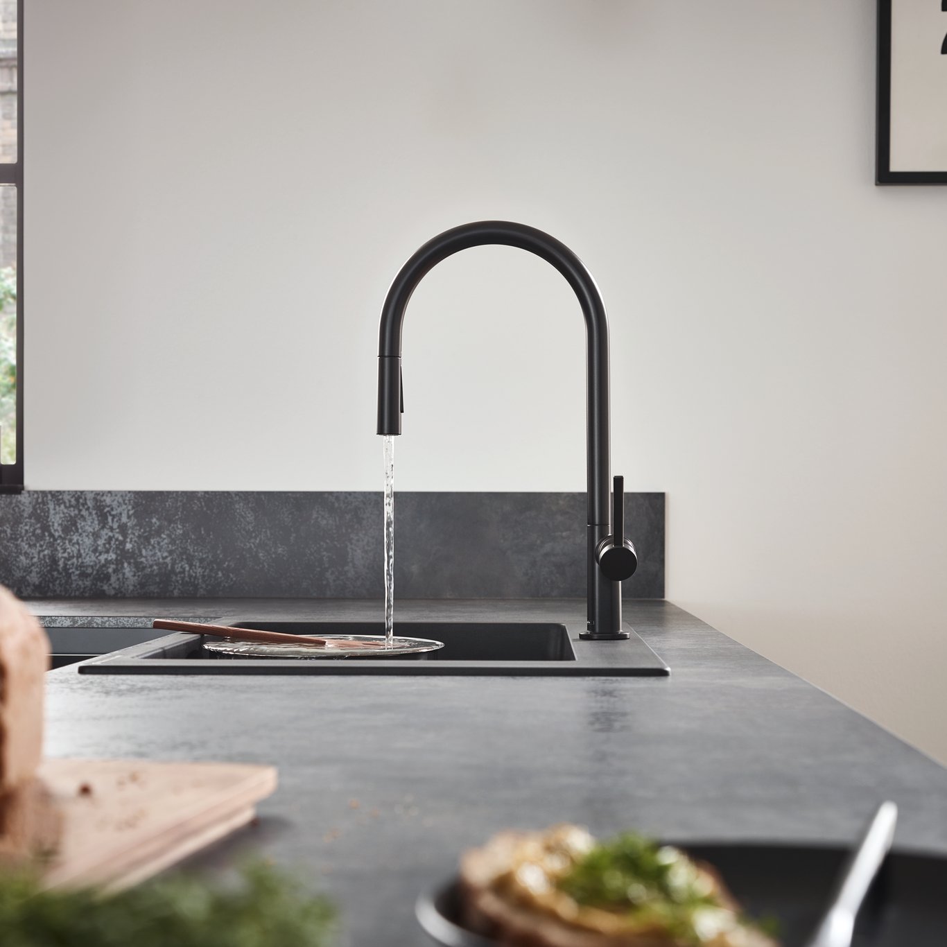 HANSGROHE TALIS M54 KJØKKENARMATUR 210 MATT SORT M/UTTREKK HANSGROHE TALIS M54 KJØKKENARMATUR 210 MATT SORT M/UTTREKK