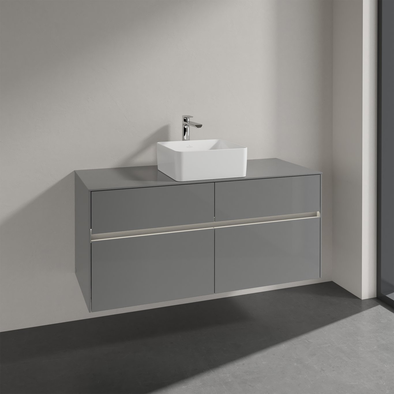 V&B COLLARO SERVANTSKAP 120 M/LYS FOR SERVANT MIDT M/4 SKUFFER GRÅ HØYGLANS V&B COLLARO SERVANTSKAP 120 M/LYS FOR SERVANT MIDT M/4 SKUFFER GRÅ HØYGLANS