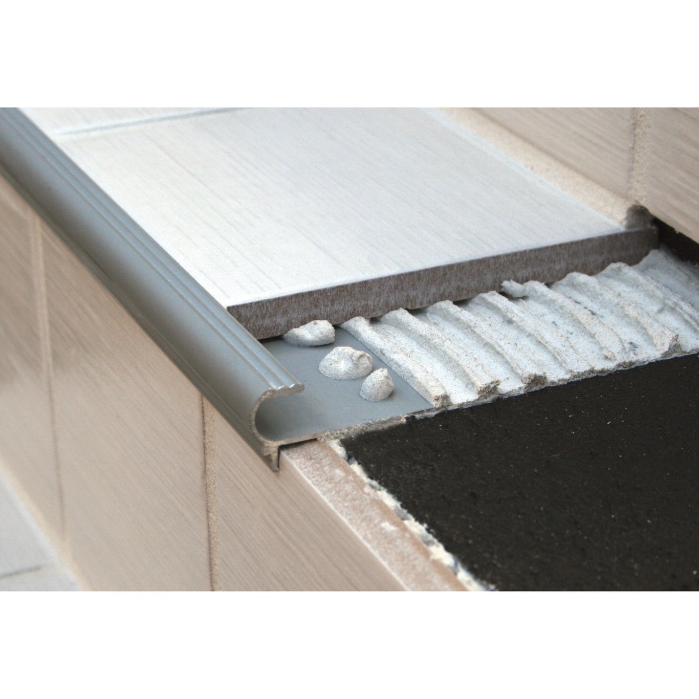 GENESIS TRAPPENESE 10MM MATT ALU NAT 105.81 GENESIS TRAPPENESE 10MM MATT ALU NAT 105.81