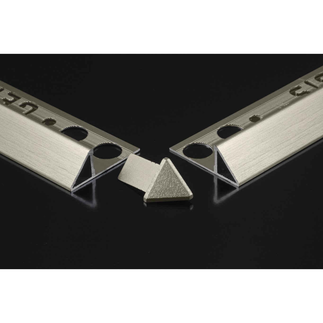 GENESIS UTVENDIG HJØRNESTYKKE 8MM 45 GRADER BLANK ALU 4PK. GENESIS UTVENDIG HJØRNESTYKKE 8MM 45 GRADER BLANK ALU 4PK.