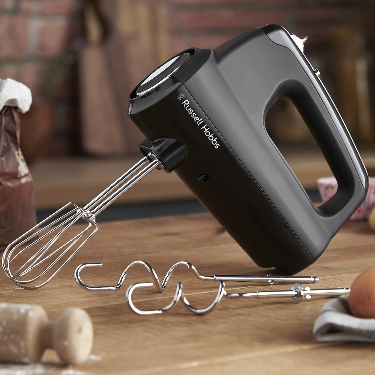 RUSSELL HOBBS HÅNDMIKSER. MATT SVART, 350W RUSSELL HOBBS HÅNDMIKSER. MATT SVART, 350W