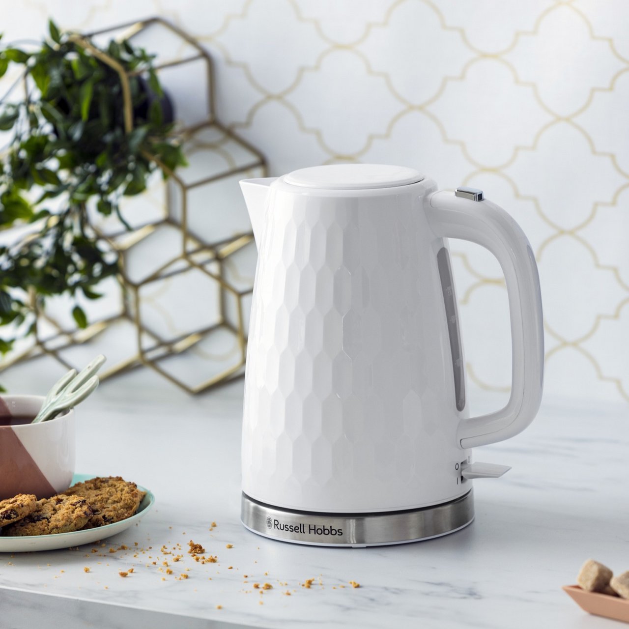 RUSSELL HOBBS VANNKOKER HONEYCOMB, HVIT, 1,7L RUSSELL HOBBS VANNKOKER HONEYCOMB, HVIT, 1,7L