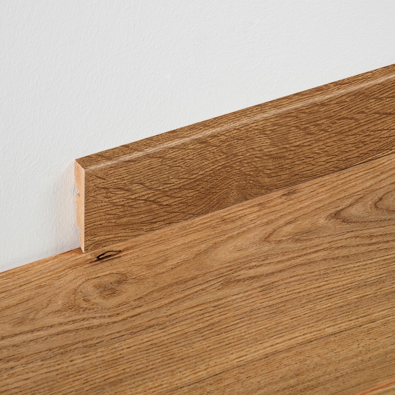 BERRYALLOC TEXAS LYS BRUN SOKKELLIST 2,4M BERRYALLOC TEXAS LYS BRUN SOKKELLIST 2,4M