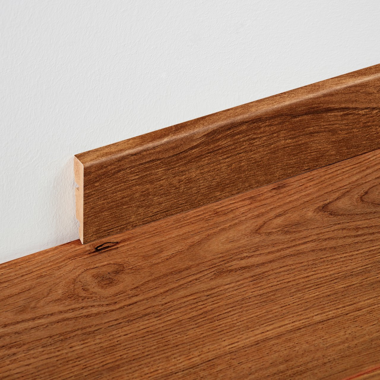 BERRYALLOC TEAK BRUN SOKKELLIST 2,4M BERRYALLOC TEAK BRUN SOKKELLIST 2,4M