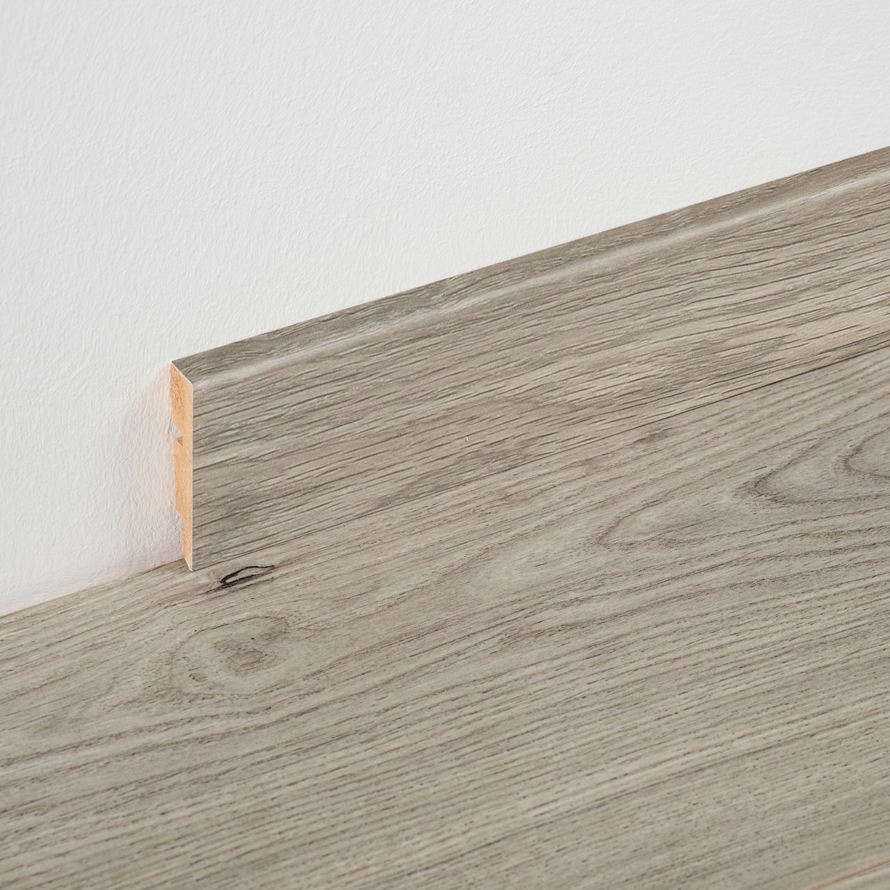 BERRYALLOC JAVA LYS GRÅ SOKKELLIST 2,4M BERRYALLOC JAVA LYS GRÅ SOKKELLIST 2,4M