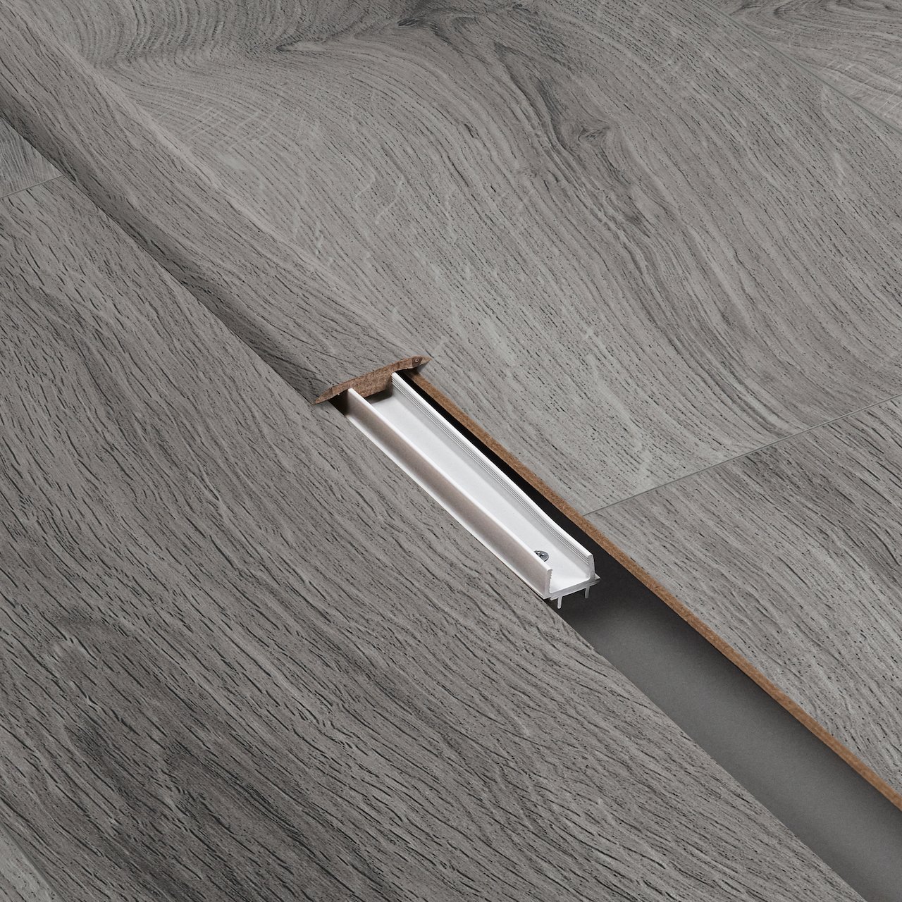 BERRYALLOC T-LIST GYANT LIGHT GREY 2,4M BERRYALLOC T-LIST GYANT LIGHT GREY 2,4M