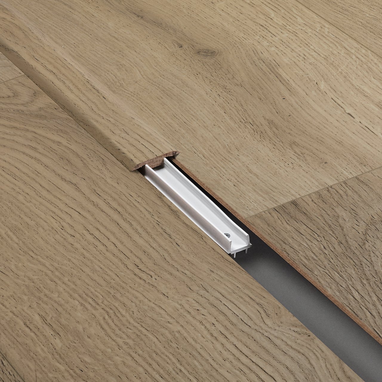 BERRYALLOC T-LIST GYANT LYS NATUR 2,4M BERRYALLOC T-LIST GYANT LYS NATUR 2,4M