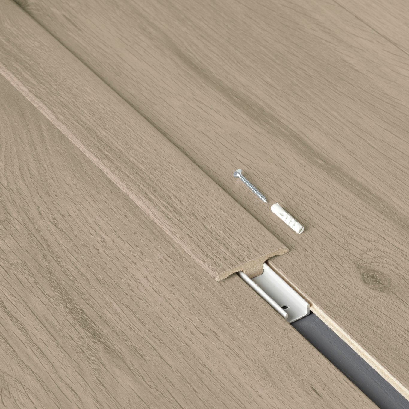 BERRYALLOC NEW EMPIRE XL T-LISTER BLOOM LYS NATUR 2400 X 11,1 X 44 MM BERRYALLOC NEW EMPIRE XL T-LISTER BLOOM LYS NATUR 2400 X 11,1 X 44 MM