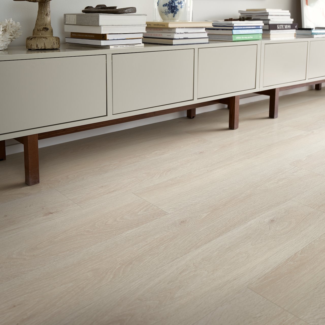 PERGO VINYLGULV MODERN PLANK LIGHT WASHED OAK OPTIMUM GLUE PERGO VINYLGULV MODERN PLANK LIGHT WASHED OAK OPTIMUM GLUE