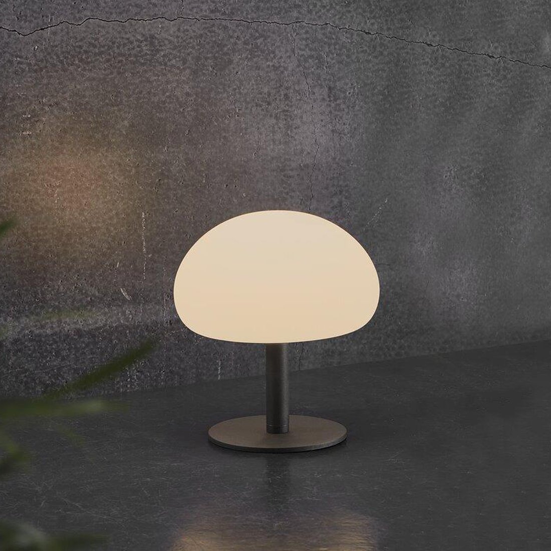 NORDLUX SPONGE 20 OPPLADBAR BORDLAMPE 4,8W NORDLUX SPONGE 20 OPPLADBAR BORDLAMPE 4,8W