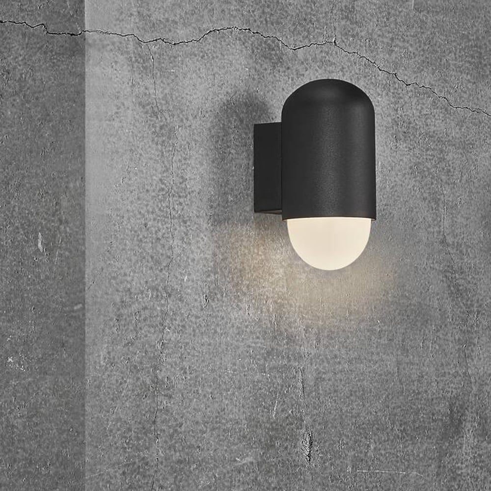 NORDLUX HEKA VEGGLAMPE IP44 E27 SORT NORDLUX HEKA VEGGLAMPE IP44 E27 SORT