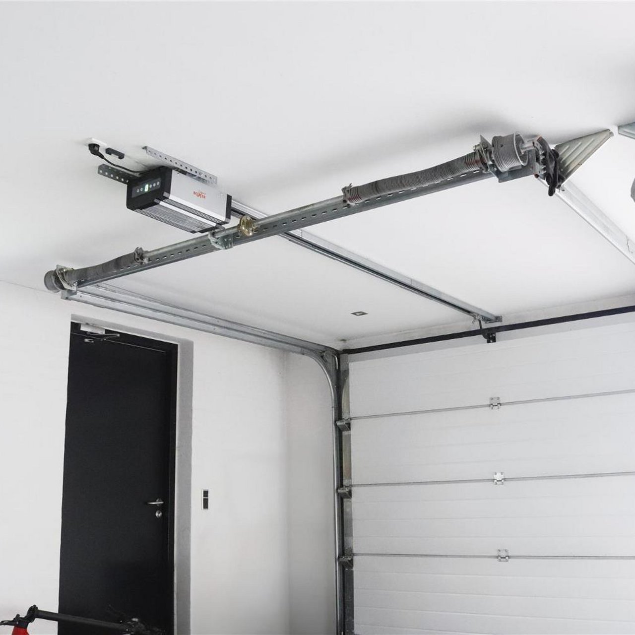 BOXER PREMIUM WI-FI GARASJEPORT ÅPNER M/ 2 STK FJERNBETJENING 120W BOXER PREMIUM WI-FI GARASJEPORT ÅPNER M/ 2 STK FJERNBETJENING 120W