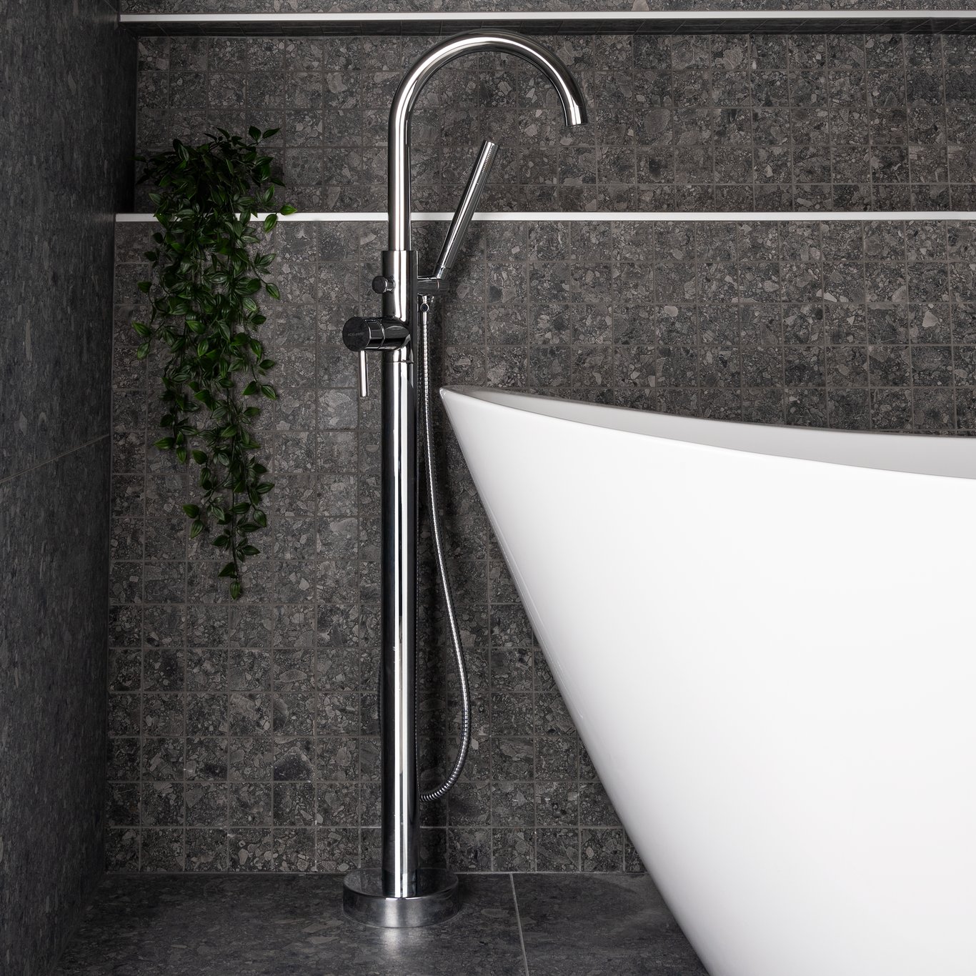 CELESTE ABBEY FRITTSTÅENDE BADEKARARMATUR, KROM CELESTE ABBEY FRITTSTÅENDE BADEKARARMATUR, KROM