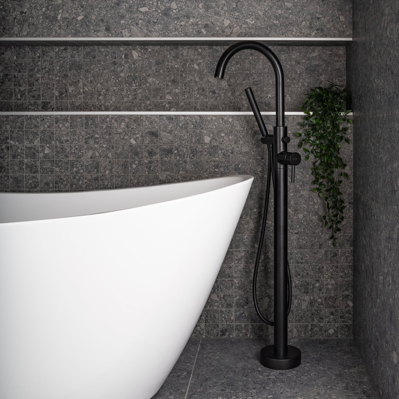 CELESTE ABBEY FRITTSTÅENDE BADEKARARMATUR SORT CELESTE ABBEY FRITTSTÅENDE BADEKARARMATUR SORT