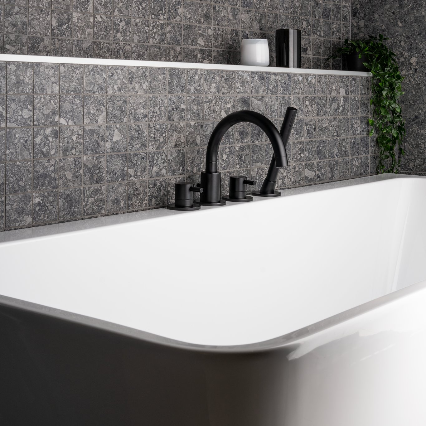 CELESTE ABBEY 4-HULLS BADEKARARMATUR SORT CELESTE ABBEY 4-HULLS BADEKARARMATUR SORT