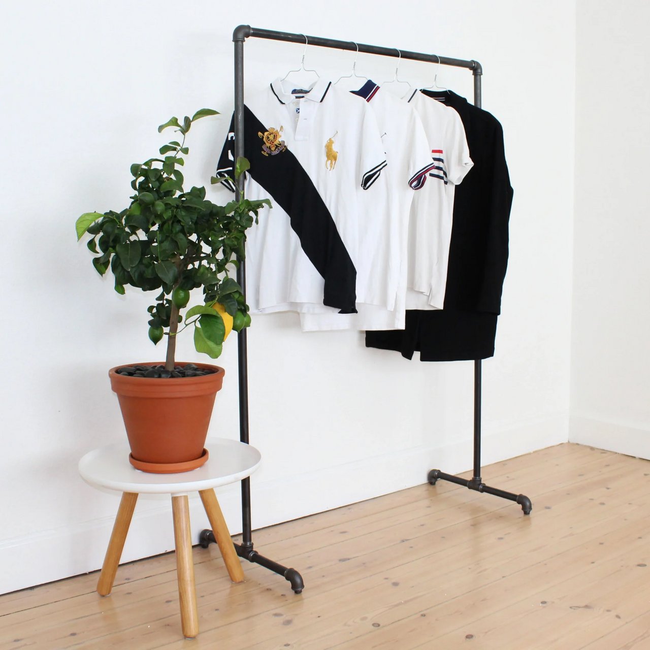 NEWARK FRITTSTÅENDE KLESSTATIV 160X58 SORT