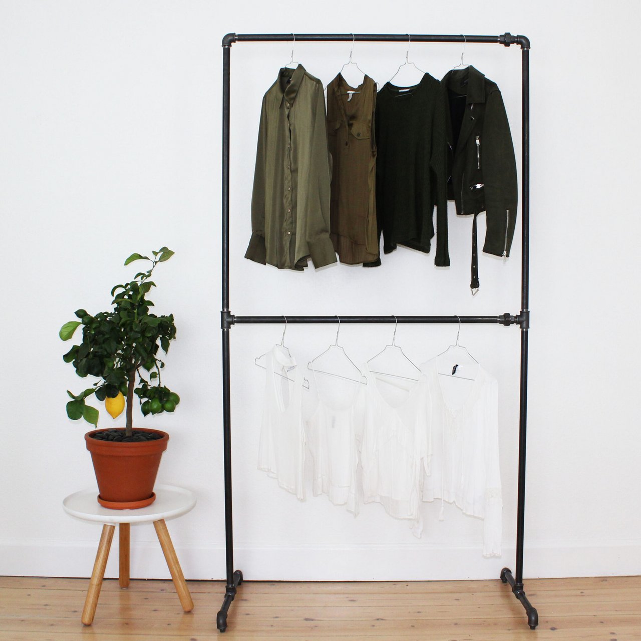 TRIBECA FRITTSTÅENDE KLESSTATIV 210X63 SORT