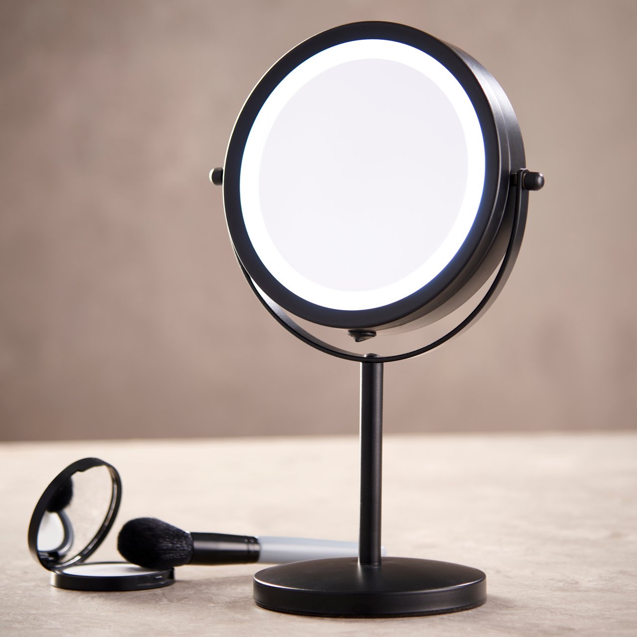 DAY SPEIL M/LED LYS Ø17,5 H33CM SORT DAY SPEIL M/LED LYS Ø17,5 H33CM SORT