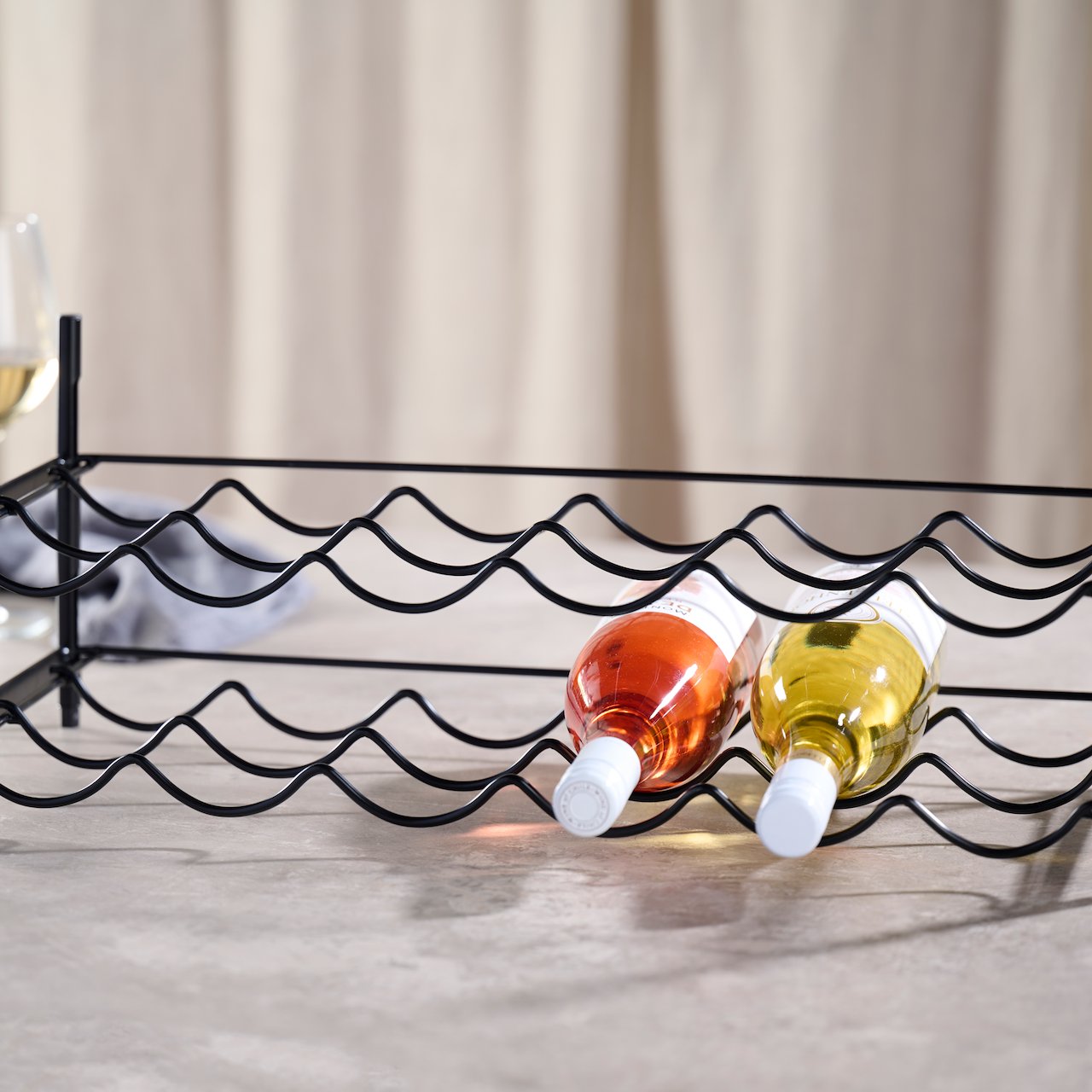 DAY VINSTATIV T/12 FLASKER SORT METALL DAY VINSTATIV T/12 FLASKER SORT METALL