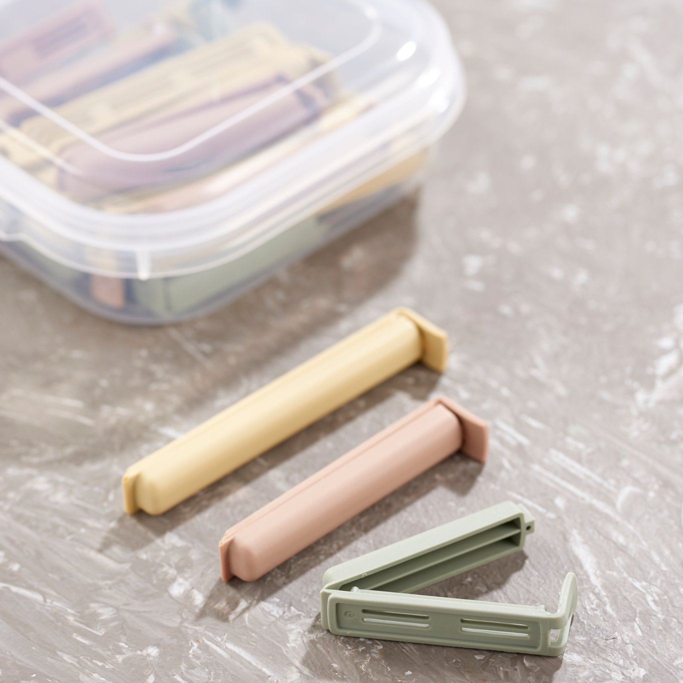 DAY POSEKLEMMER 24STK M/BOKS DAY POSEKLEMMER 24STK M/BOKS