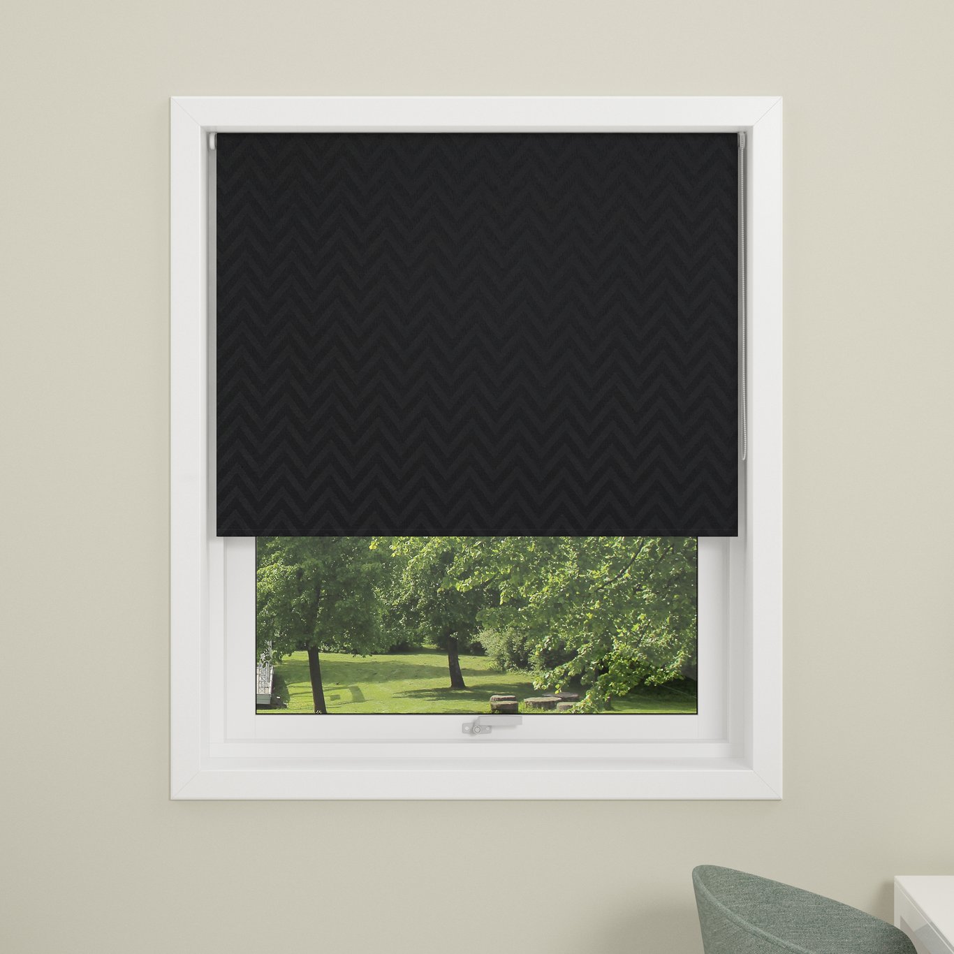 DEBEL RULLEGARDIN ZIG ZAG LYSTETT SORT 140X175