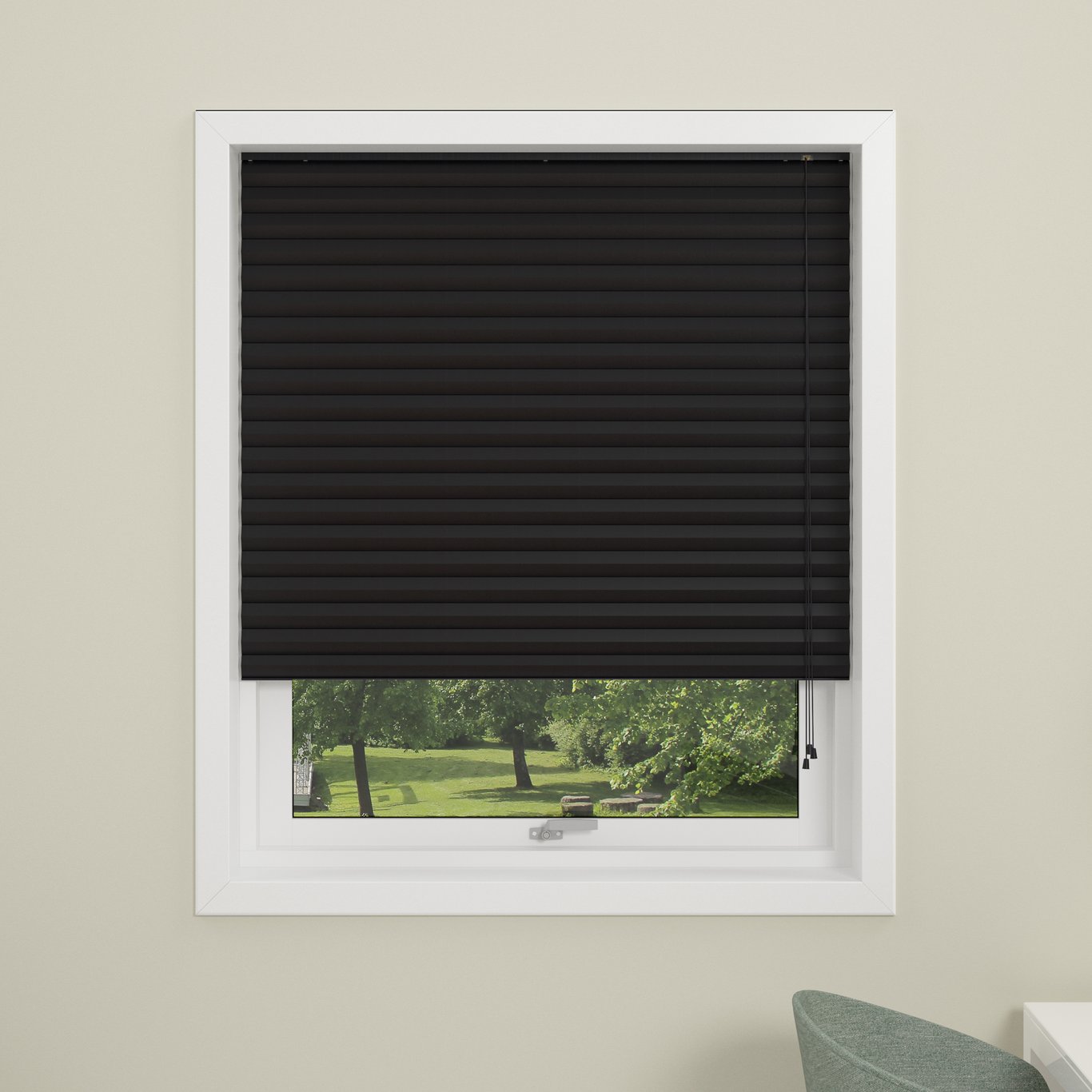 DEBEL PLISSÉGARDIN DUBAI LYSTETT SORT 80X130 DEBEL PLISSÉGARDIN DUBAI LYSTETT SORT 80X130