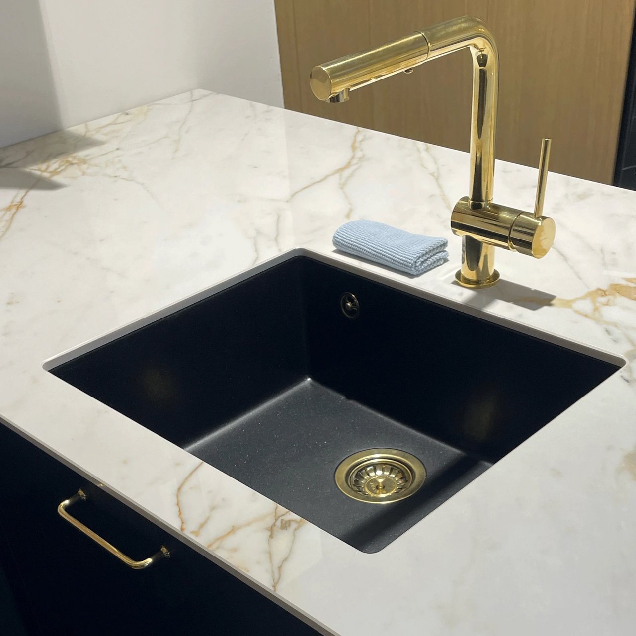 LAVABO JUPITER 600 KOMPOSITT KJØKKENVASK SORT M/MESSING BUNNVENTIL LAVABO JUPITER 600 KOMPOSITT KJØKKENVASK SORT M/MESSING BUNNVENTIL