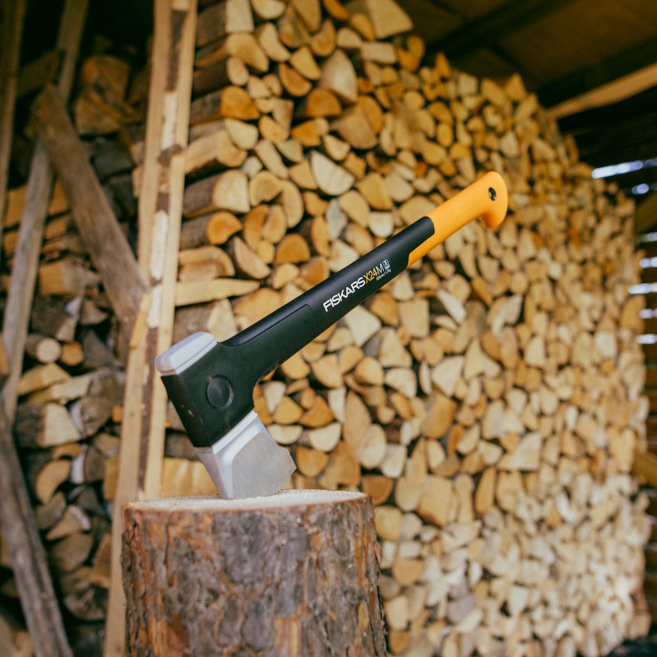 FISKARS X-SERIES X24 KLØYVØKS M FISKARS X-SERIES X24 KLØYVØKS M