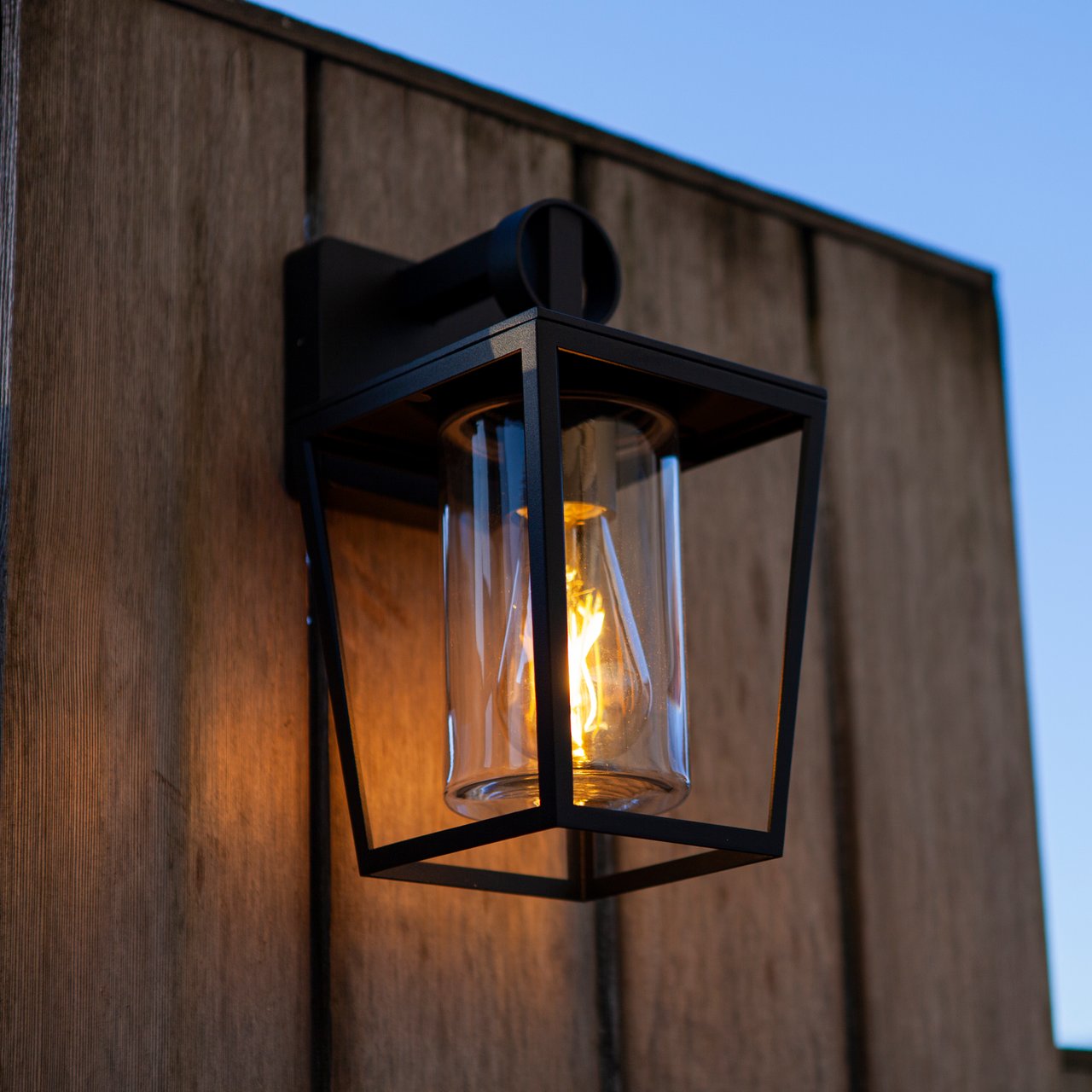 LUTEC TRADITION WEST VEGGLAMPE MATT SORT LUTEC TRADITION WEST VEGGLAMPE MATT SORT