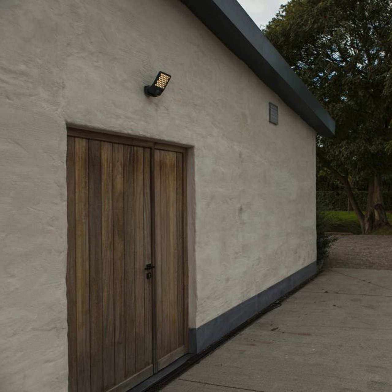 LUTEC ATLANTIS LILLE LED VEGGLAMPE 1 LYS PIR MØRKEGRÅ 4000K LUTEC ATLANTIS LILLE LED VEGGLAMPE 1 LYS PIR MØRKEGRÅ 4000K