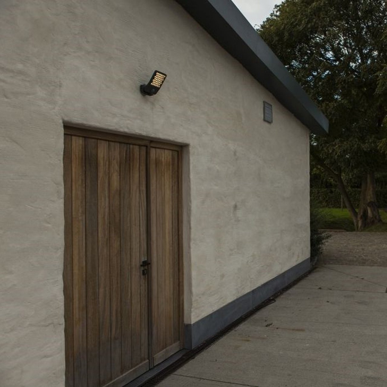 LUTEC ATLANTIS LILLE LED VEGGLAMPE 1 LYS PIR MØRKEGRÅ 3000K LUTEC ATLANTIS LILLE LED VEGGLAMPE 1 LYS PIR MØRKEGRÅ 3000K