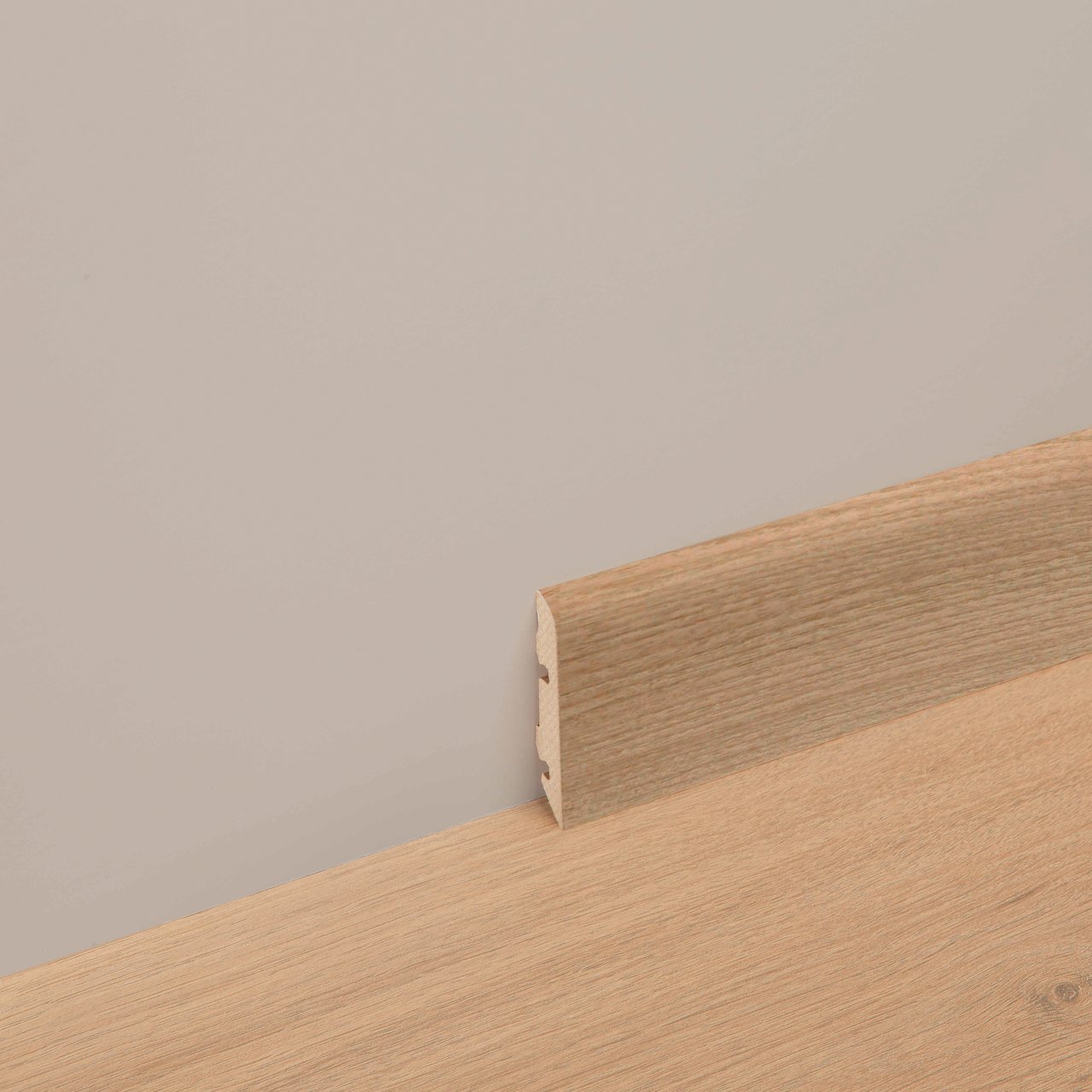 BERRYALLOC EIK NATUR 4592 SOKKELLIST 2400X14X60 BERRYALLOC EIK NATUR 4592 SOKKELLIST 2400X14X60