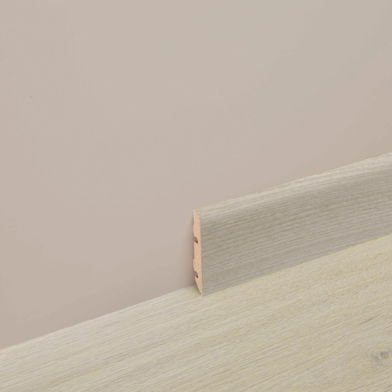 BERRYALLOC ASK HVIT SOKKELLIST 2400X14X60 BERRYALLOC ASK HVIT SOKKELLIST 2400X14X60