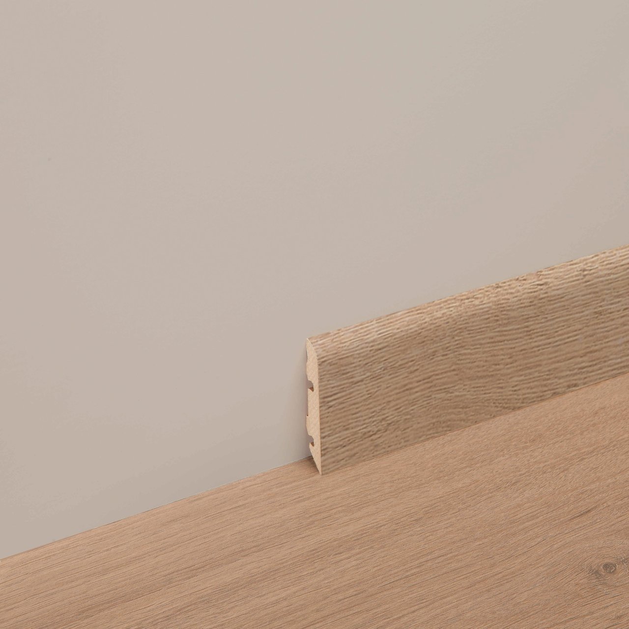 BERRYALLOC EIK SMOKED SOKKELLIST 2400X14X60 BERRYALLOC EIK SMOKED SOKKELLIST 2400X14X60