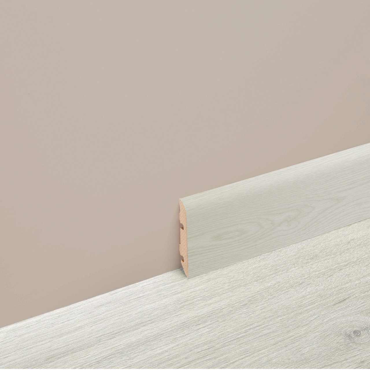 BERRYALLOC LYS EIK SOKKELLIST 2400X14X60 BERRYALLOC LYS EIK SOKKELLIST 2400X14X60