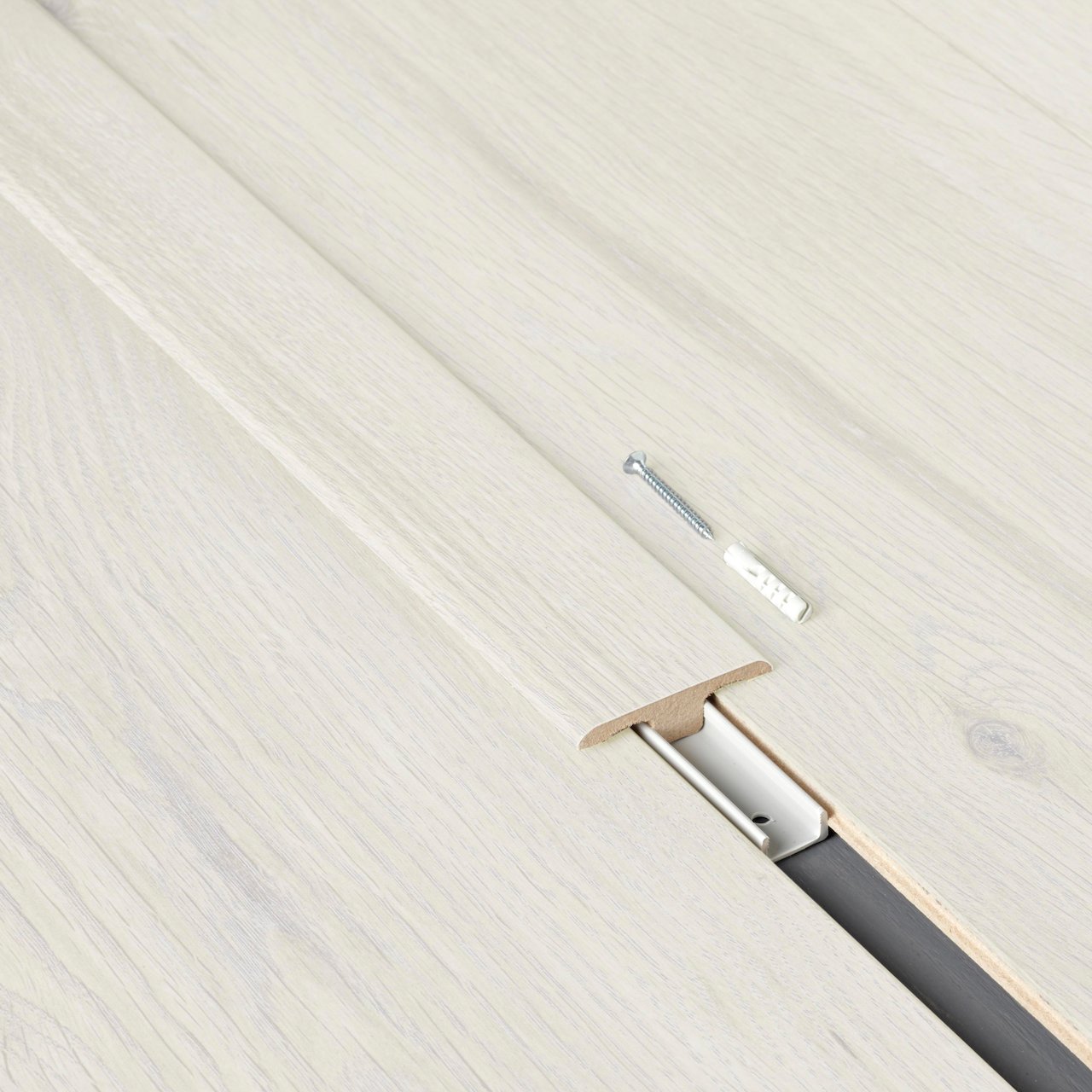 BERRYALLOC EIK LYS T-LIST 2,4M BERRYALLOC EIK LYS T-LIST 2,4M