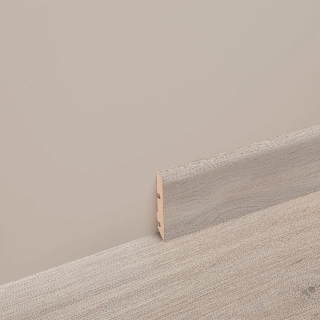 BERRYALLOC ELEGANT EIK NATUR SOKKELLIST 2400X14X60 BERRYALLOC ELEGANT EIK NATUR SOKKELLIST 2400X14X60