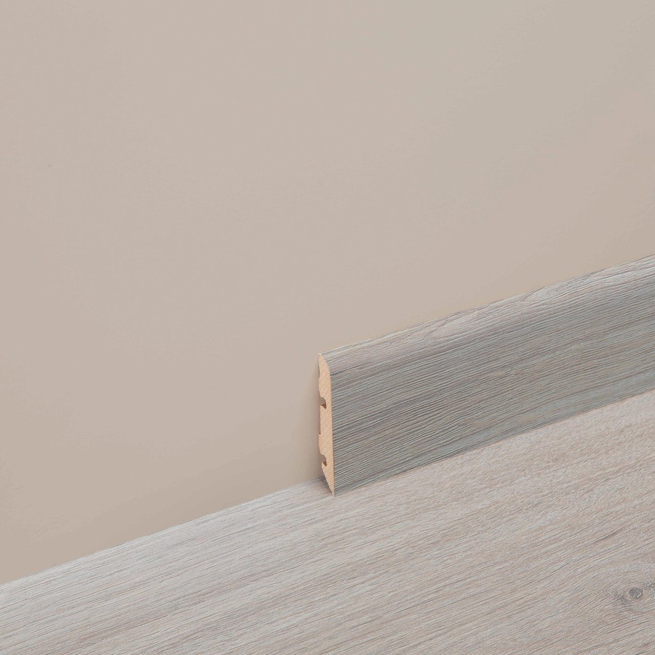 BERRYALLOC KØBENHAVN EIK SOKKELLIST 2400X14X60 BERRYALLOC KØBENHAVN EIK SOKKELLIST 2400X14X60