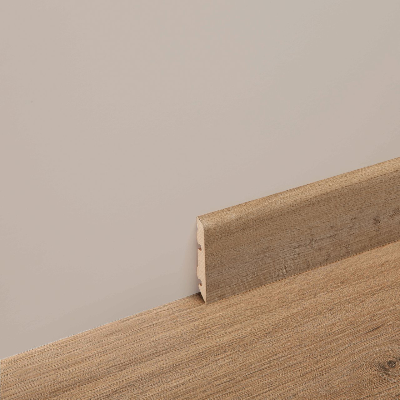 BERRYALLOC BOND EIK SOKKELLIST 2400X14X60 BERRYALLOC BOND EIK SOKKELLIST 2400X14X60