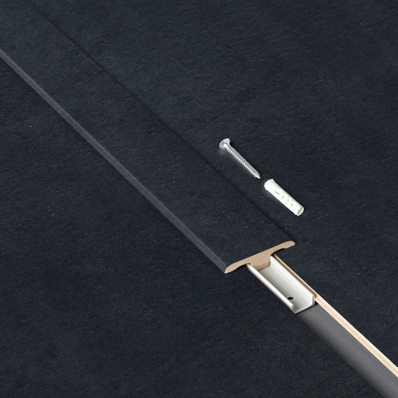 BERRYALLOC T-LIST 2,4M BLACKSTONE BERRYALLOC T-LIST 2,4M BLACKSTONE