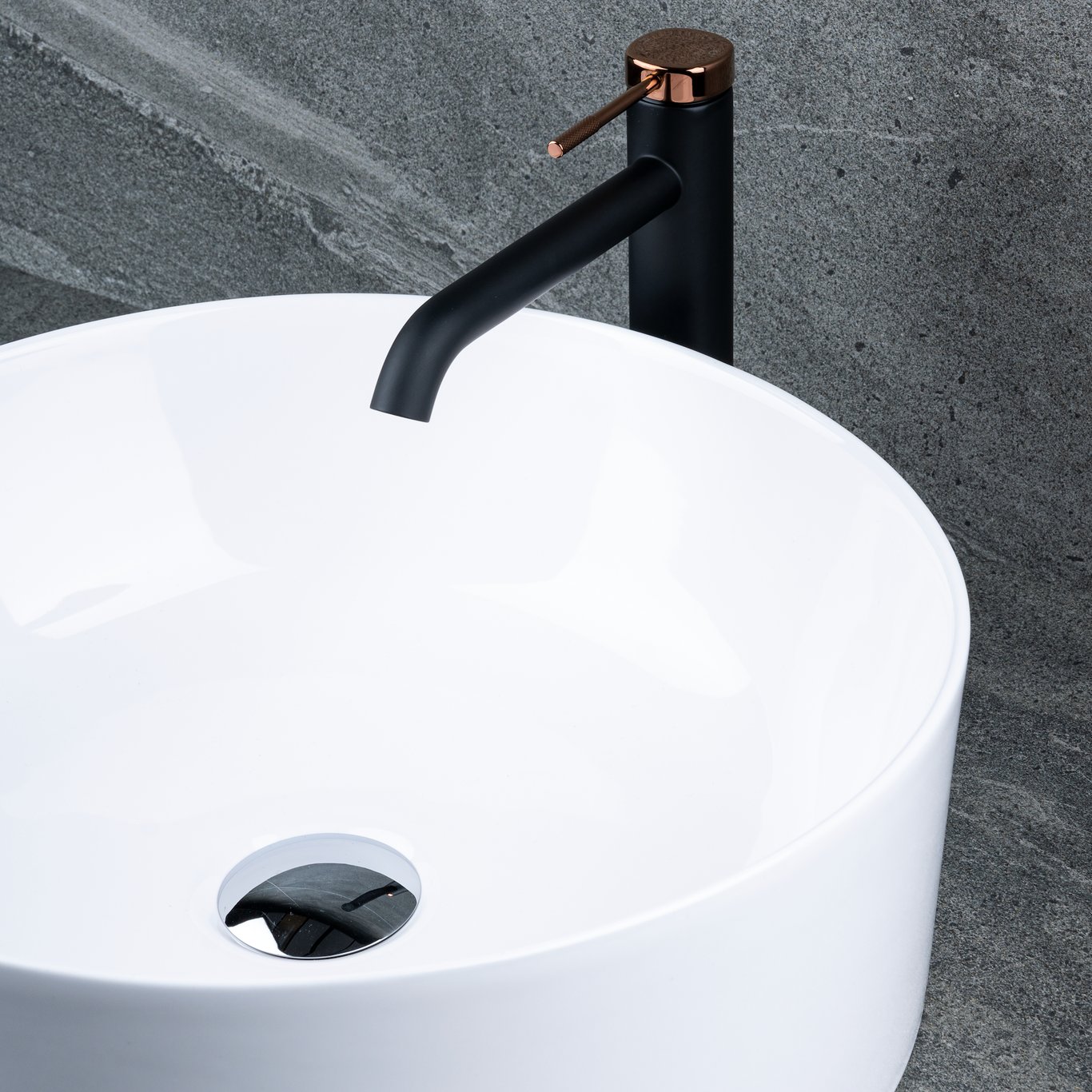 CELESTE WAKEFIELD SERVANTBATTERI HØY, KOBBER/MATT SORT CELESTE WAKEFIELD SERVANTBATTERI HØY, KOBBER/MATT SORT