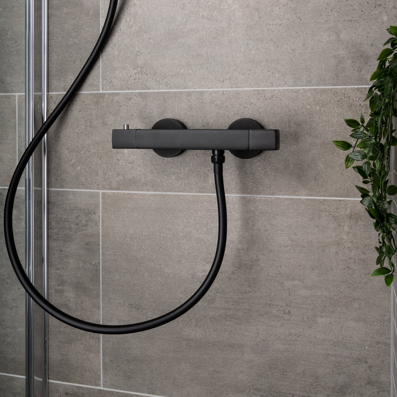 CELESTE NESTON DUSJTERMOSTAT SORT CELESTE NESTON DUSJTERMOSTAT SORT