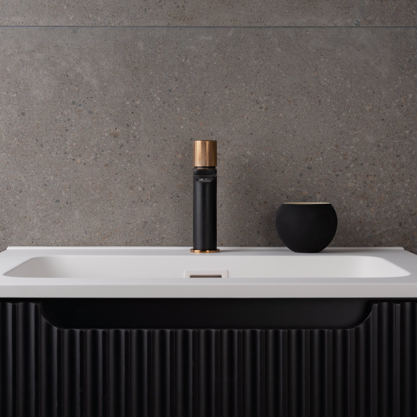 CELESTE ALTON SERVANTBATTERI KOBBER/MATT SORT CELESTE ALTON SERVANTBATTERI KOBBER/MATT SORT